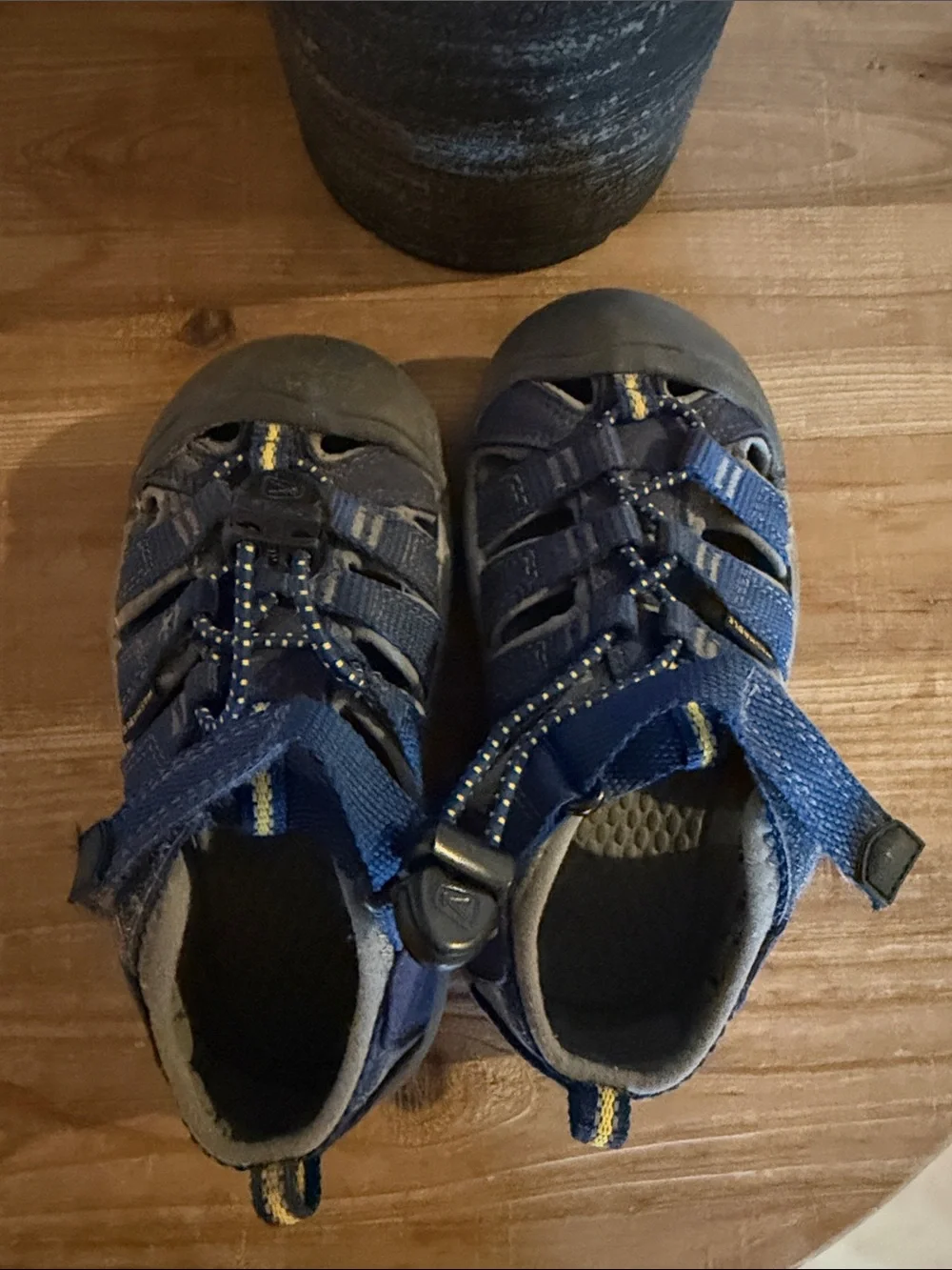 Keen sturdy closed